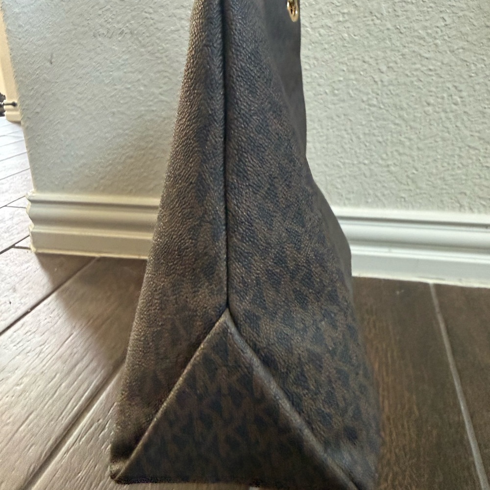Michael Kors Kensington Monogram Shoulder Tote - Picture 7 of 8